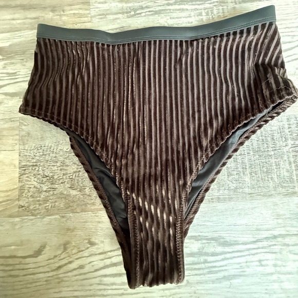 Women’s Cupshe High Wasted Dark Brown Smocked Ribbed Bikini Size Medium - Picture 10 of 15